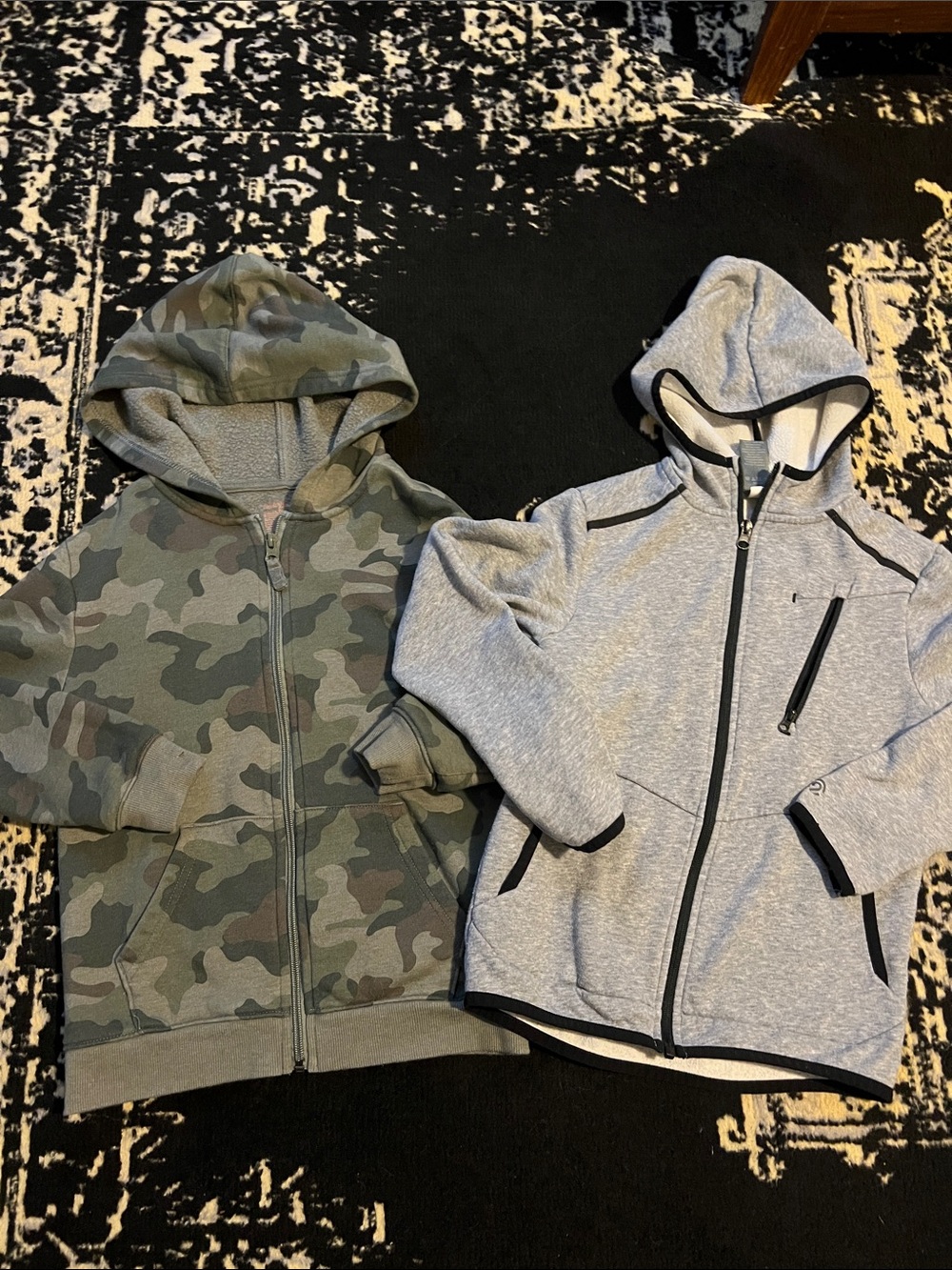 Boys 2 pc zip up hoodie bundle sz S 6/7